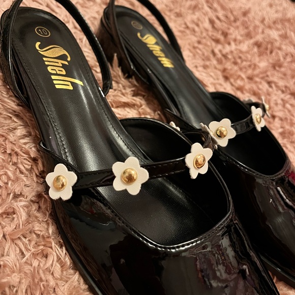 SHEIN shoes ADORABLE - Picture 4 of 6